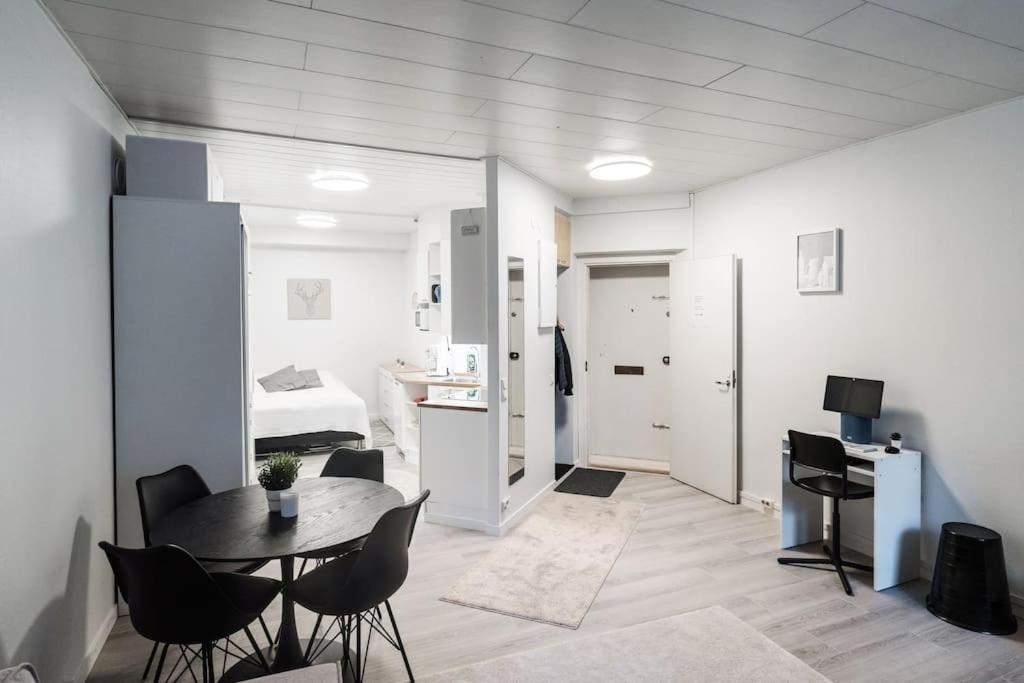 Cozy Roomy Studio Flat Next To Tram Stop @ Kallio Helsinki Exterior photo